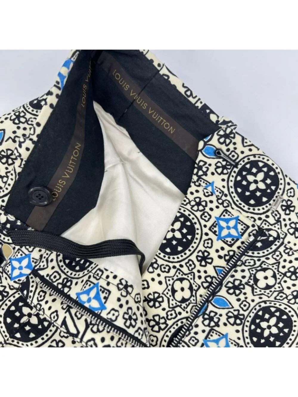 Louis Vuitton Monogram Ivory Drost Side Belt Silk Shorts 34